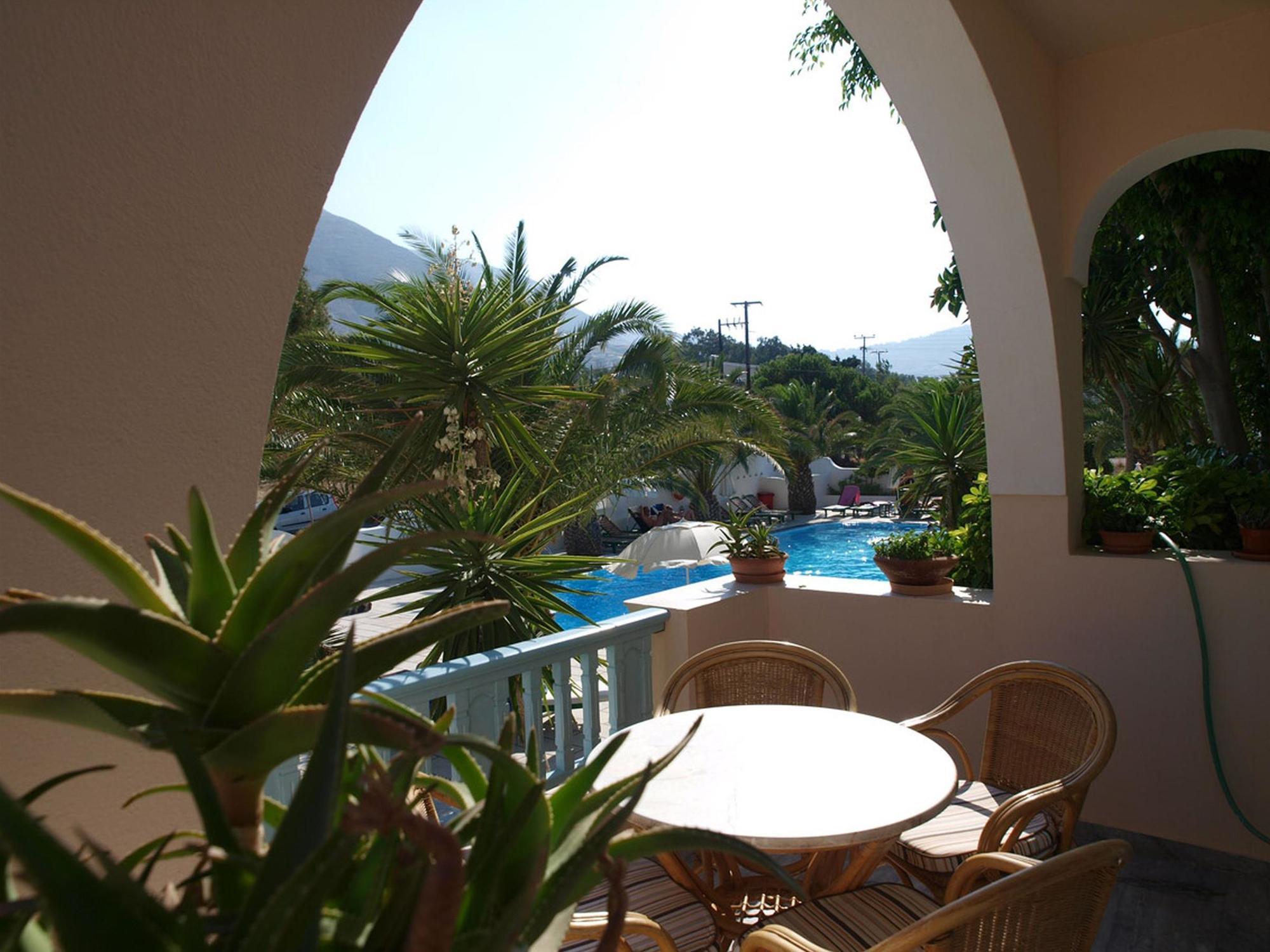 Strogili Hotel - Adults Only Камарі Екстер'єр фото