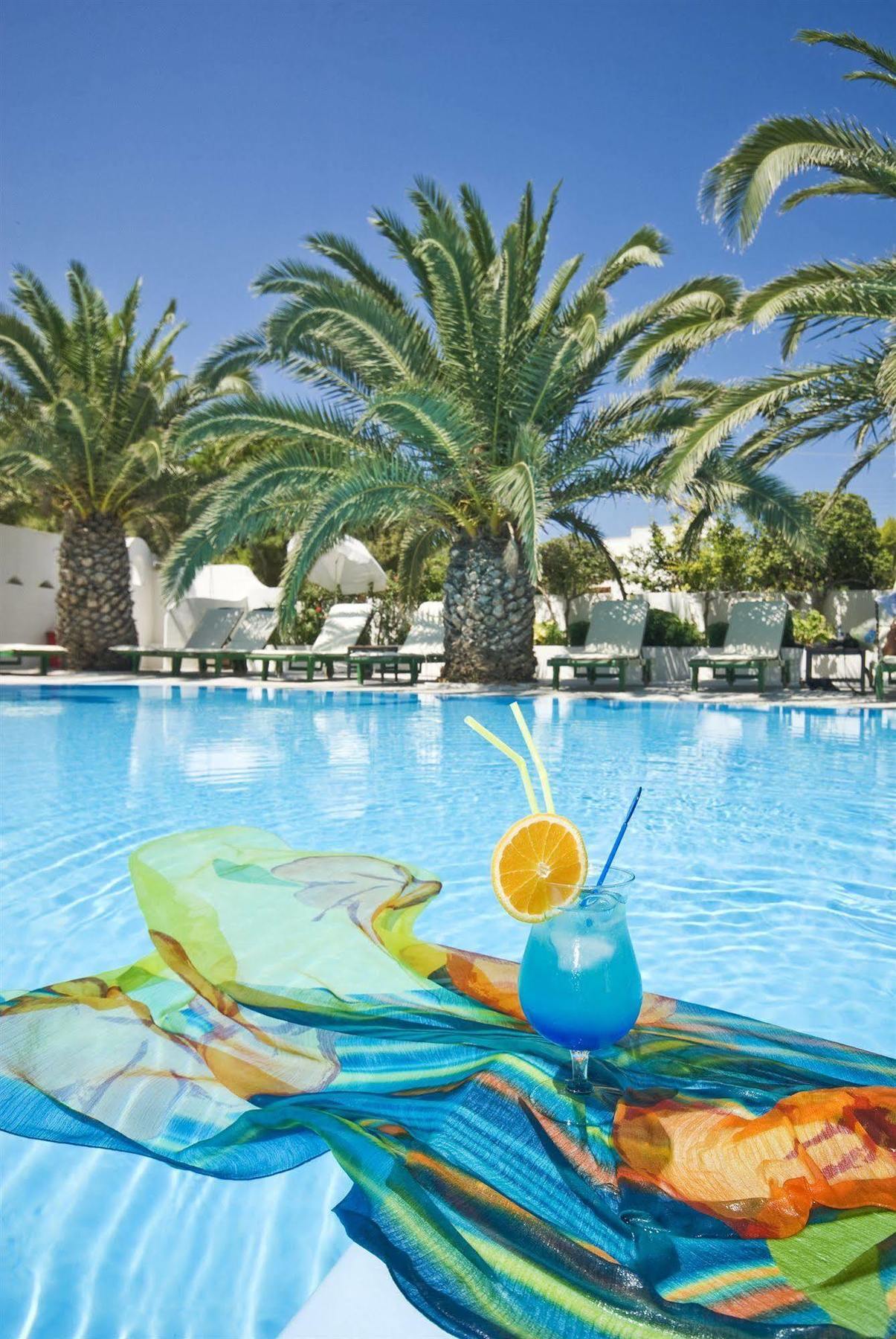 Strogili Hotel - Adults Only Камарі Екстер'єр фото